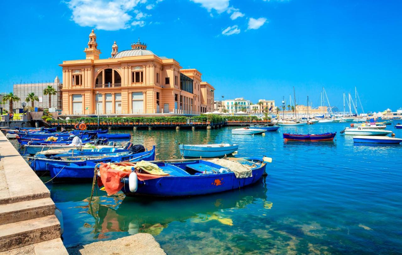 Seagull Apartments - Front And Sea View & Airport Bari Eksteriør billede
