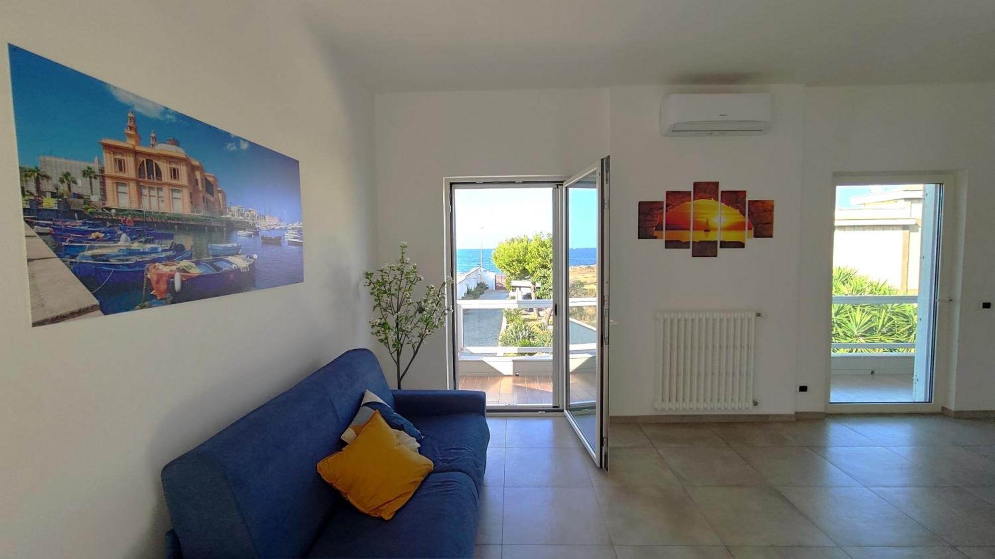 Seagull Apartments - Front And Sea View & Airport Bari Eksteriør billede